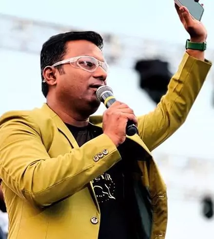 Anchor Sanjay Potdar