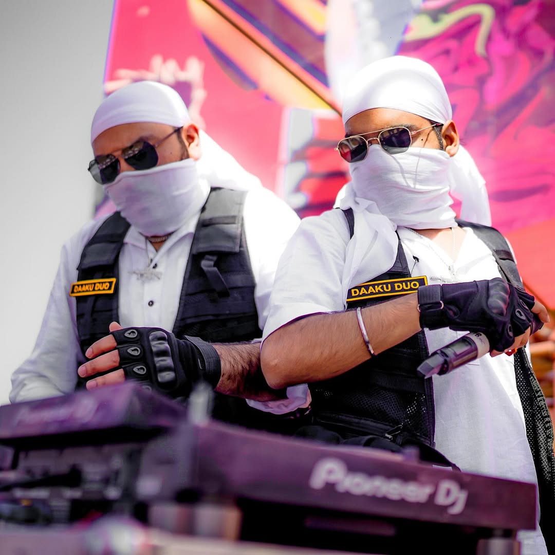 Daaku  Duo