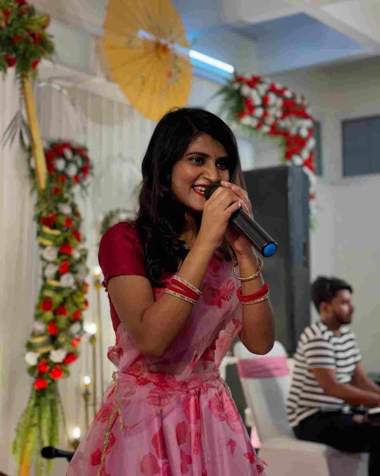 Vijeta sings 