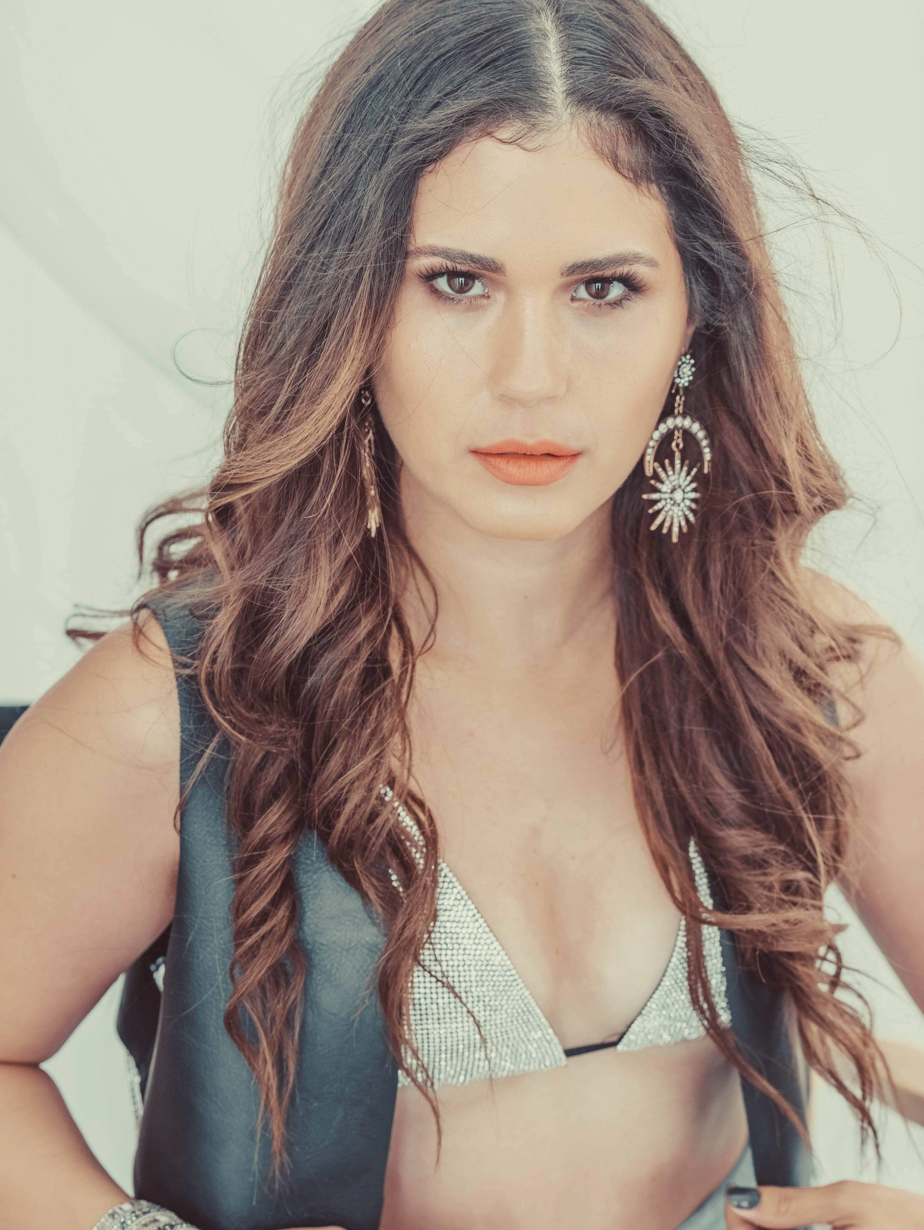 Serene Salinas – Female Singer