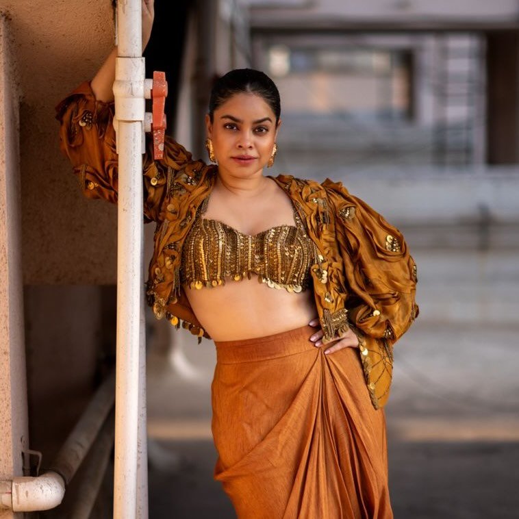 Sumona  Chakravarti
