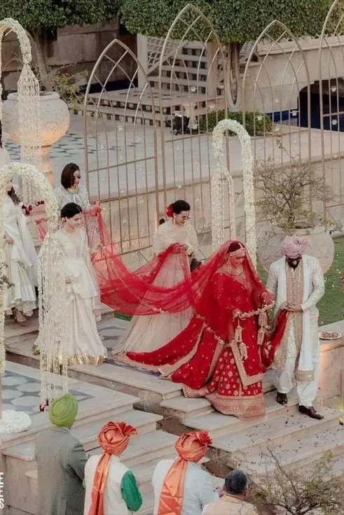 Bridal entry effect and decoration ideas