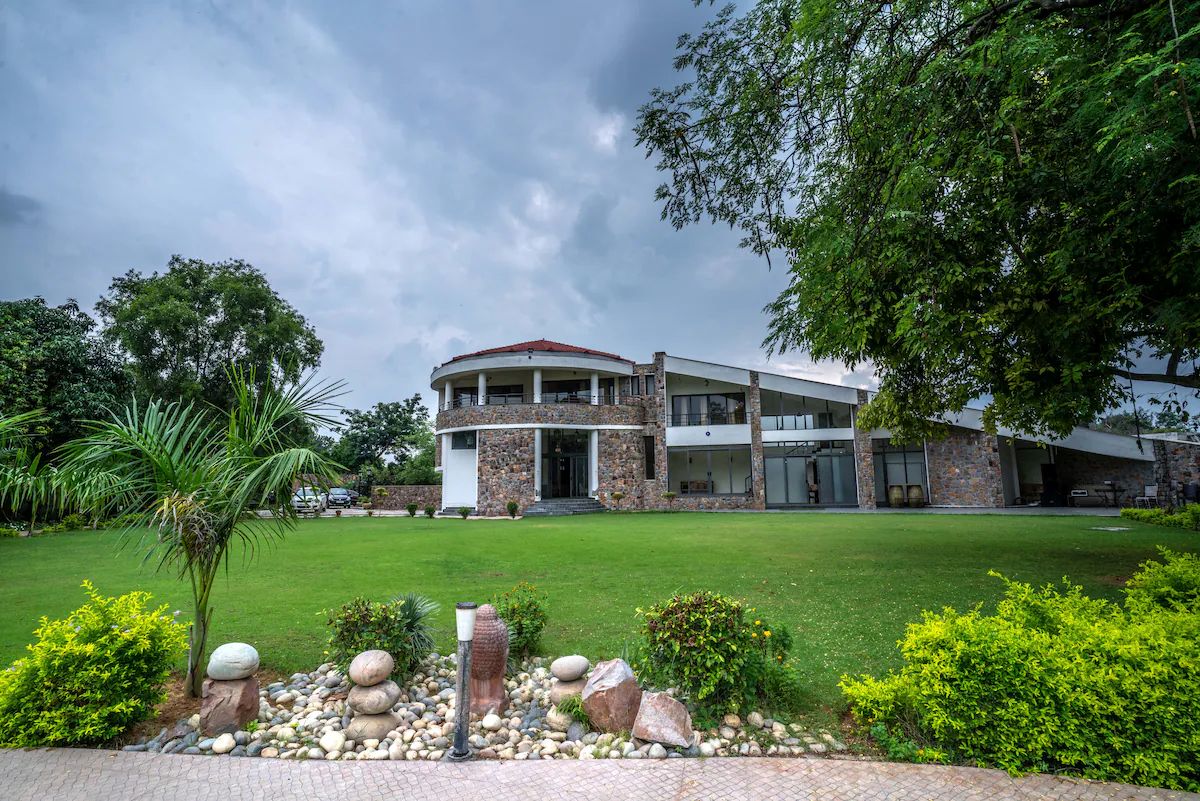 Big groups can stay in farmhouses and on lawns outside