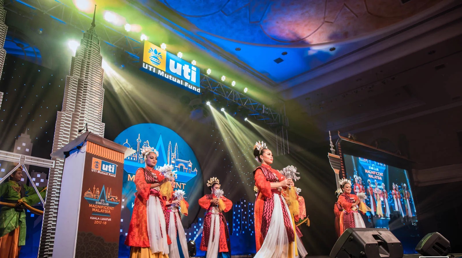 How to handle artists and entertainment for MICE events