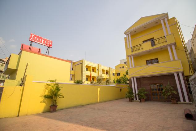 StayEasy Majestic Hotel