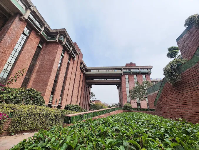  INDIA HABITAT CENTRE