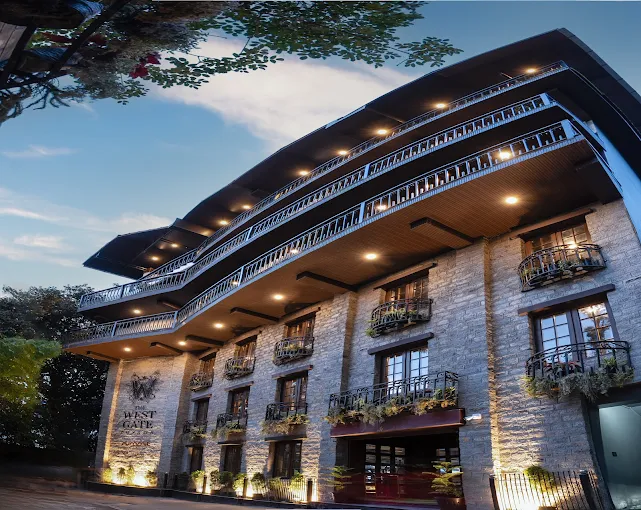 Summit West Gate Posada