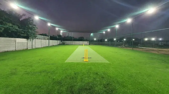 Challengers Dugout box cricket